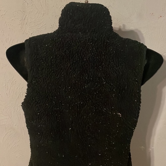 XS Old Navy black insulated sleeveless lined flared hem sweater vest jacket - Picture 9 of 14